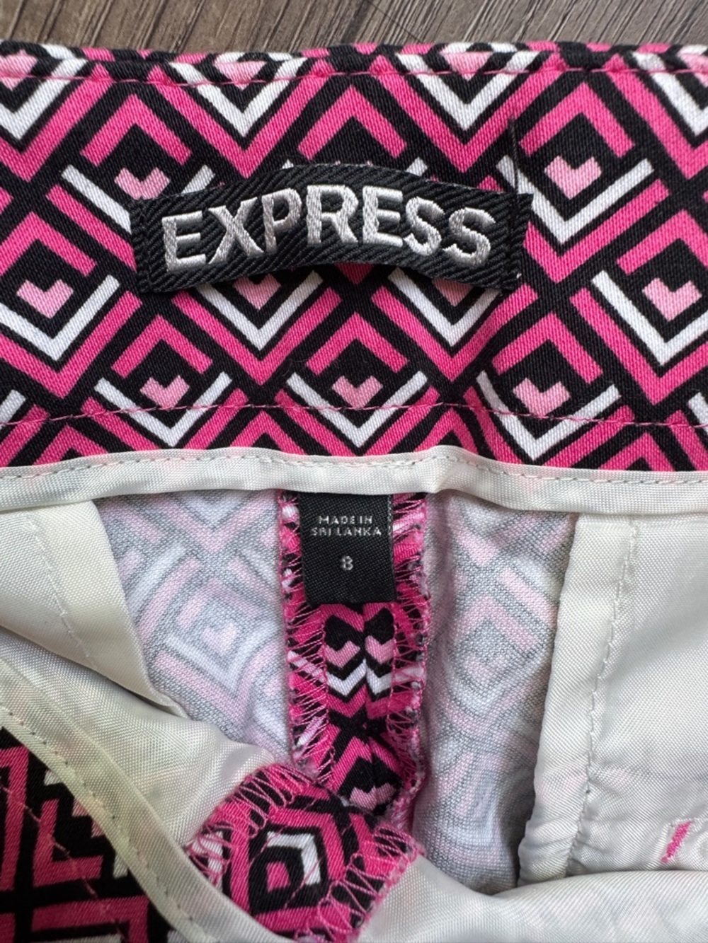 Express Pink Geometric Side Zip Casual Shorts - Size 8 - Picture 7 of 10